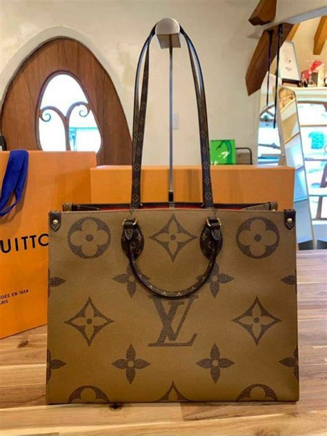 louis vuitton large tote on the go|Louis Vuitton onthego mm monogram.